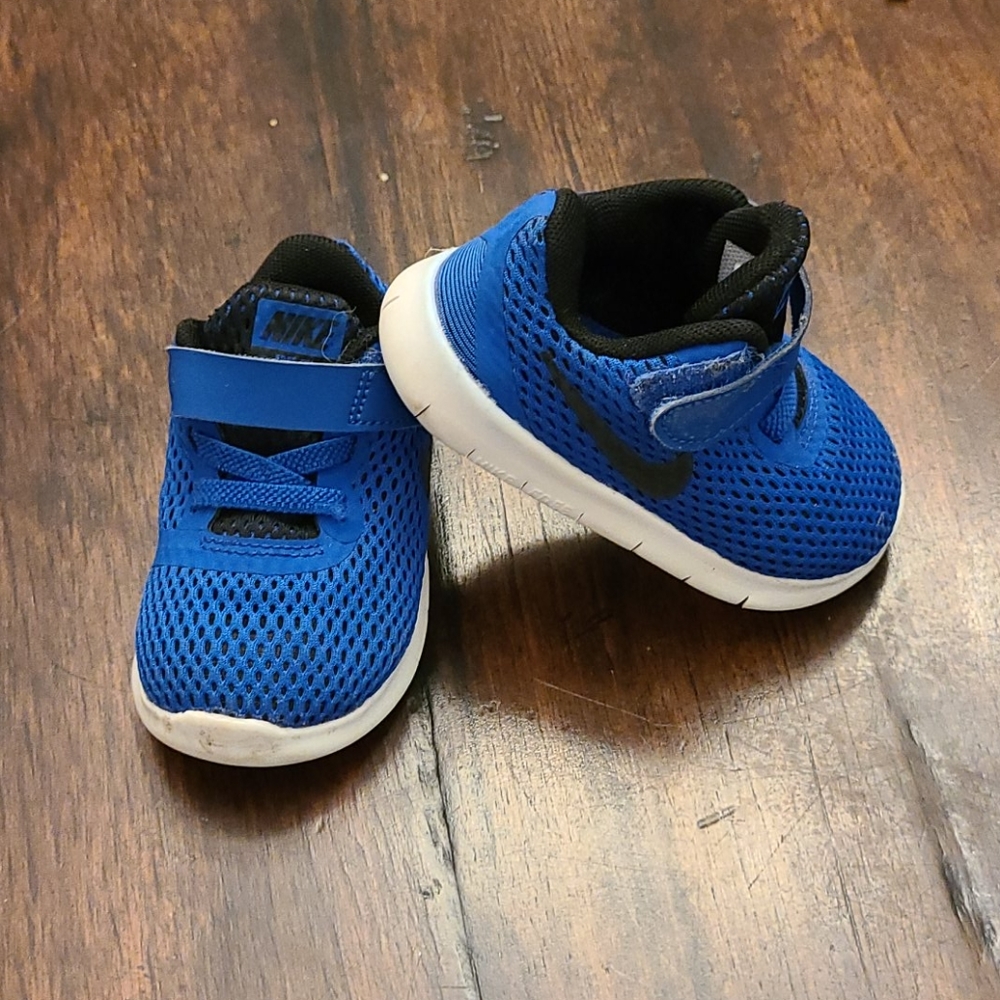 Infant nikes Worn a couple times